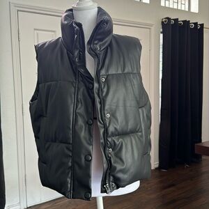 Ailoquing Vegan Leather Puffer Vest, S